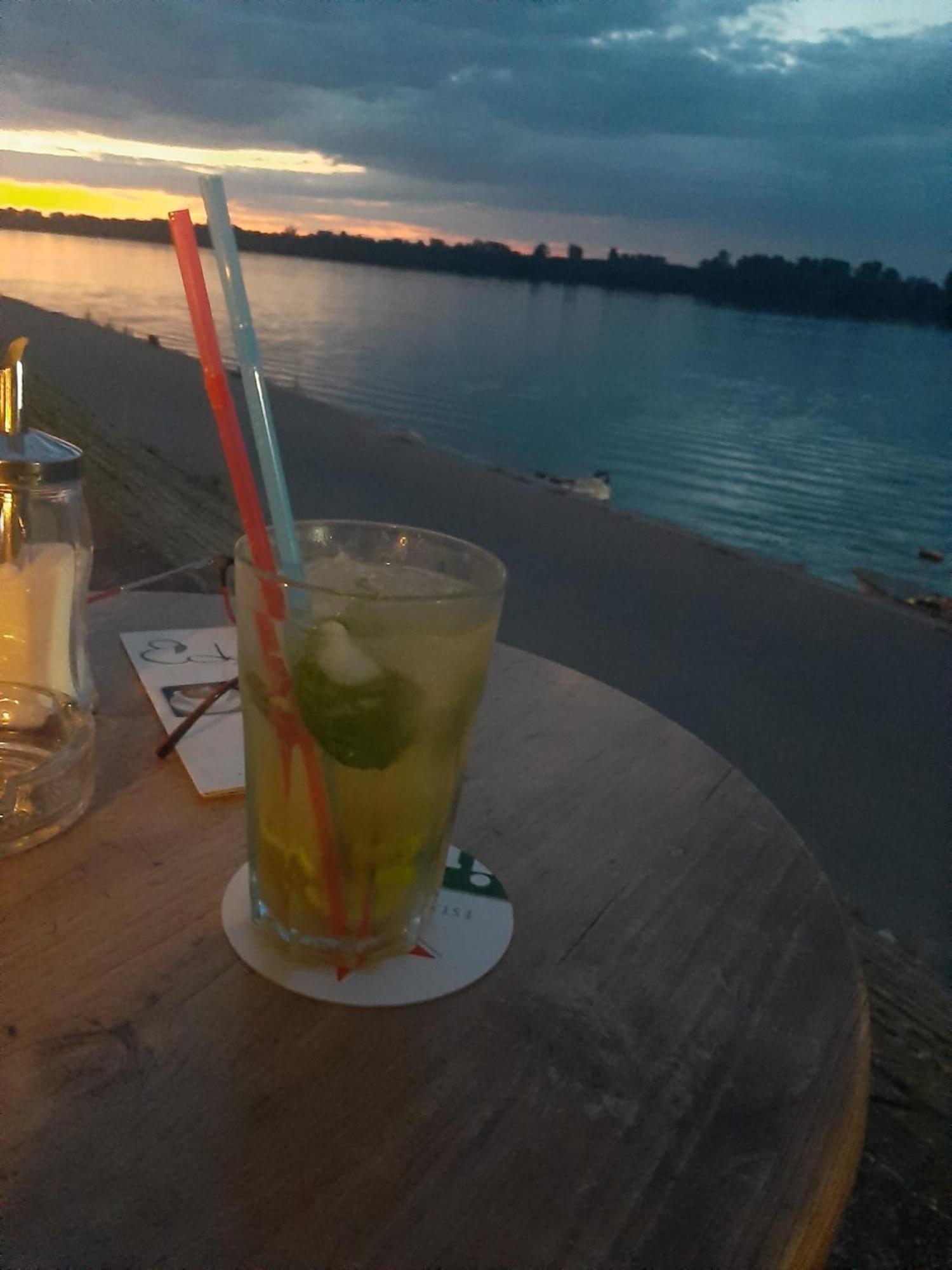 River Hostel Belgrade Exterior photo